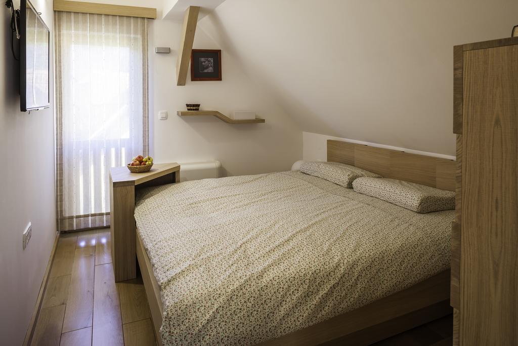 Guest House Kalska Domacija Semic Bilik gambar